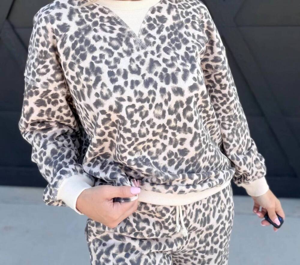 NEW BLU PEPPER women's leopard boxy v insert long sleeve knit top in cream multi